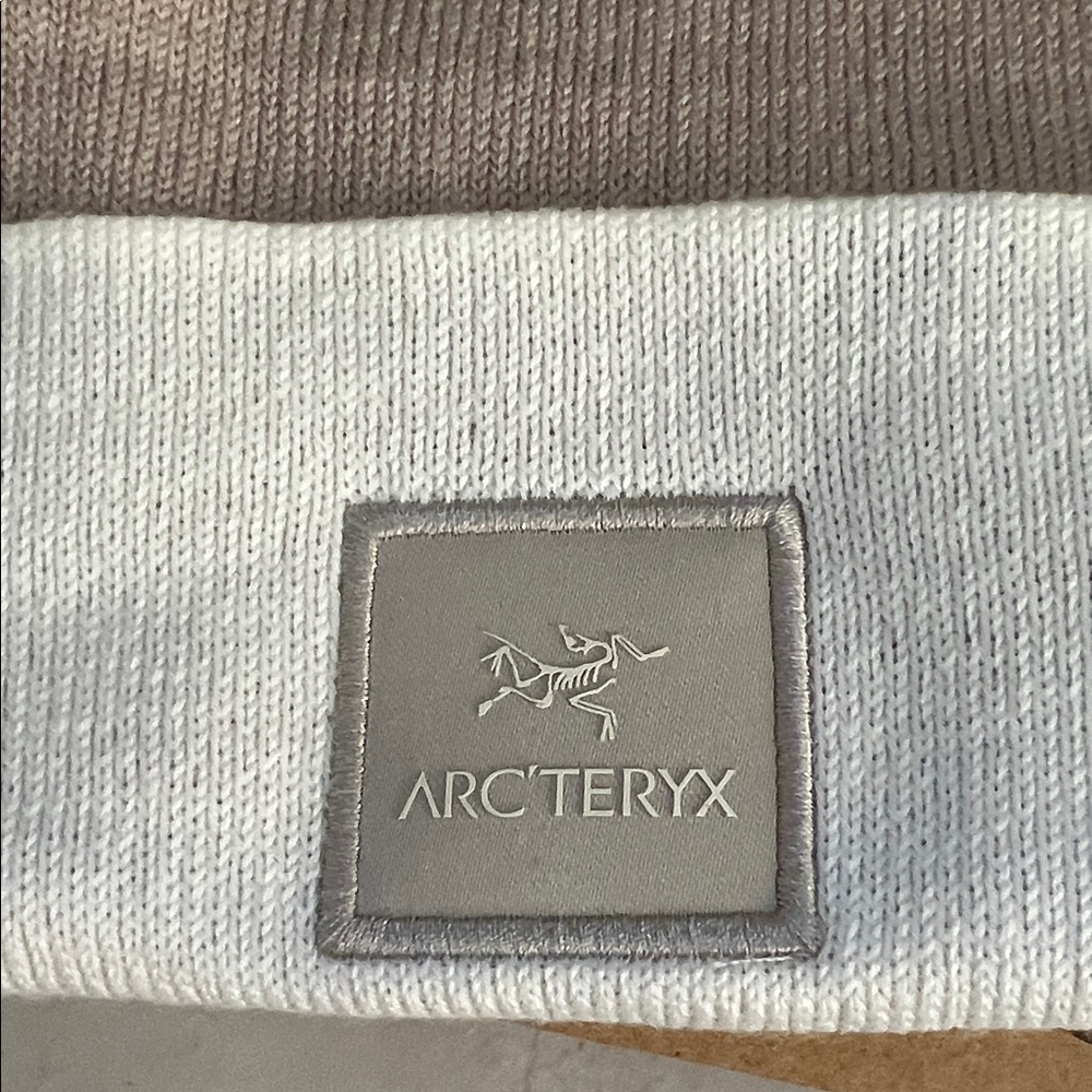 Arc'teryx Color Block Toque Beanie w/ Store Bag - Picture 4 of 9